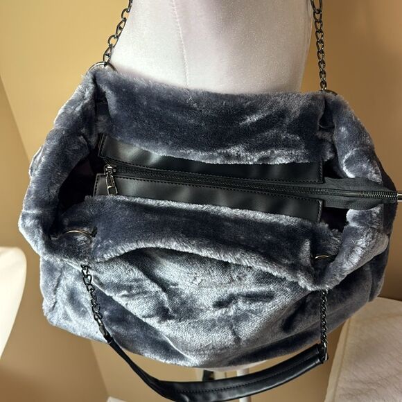 NWOT Chic Faux Rabbit Fur Large Shoulder Bag Purse Color Gray - Picture 4 of 6